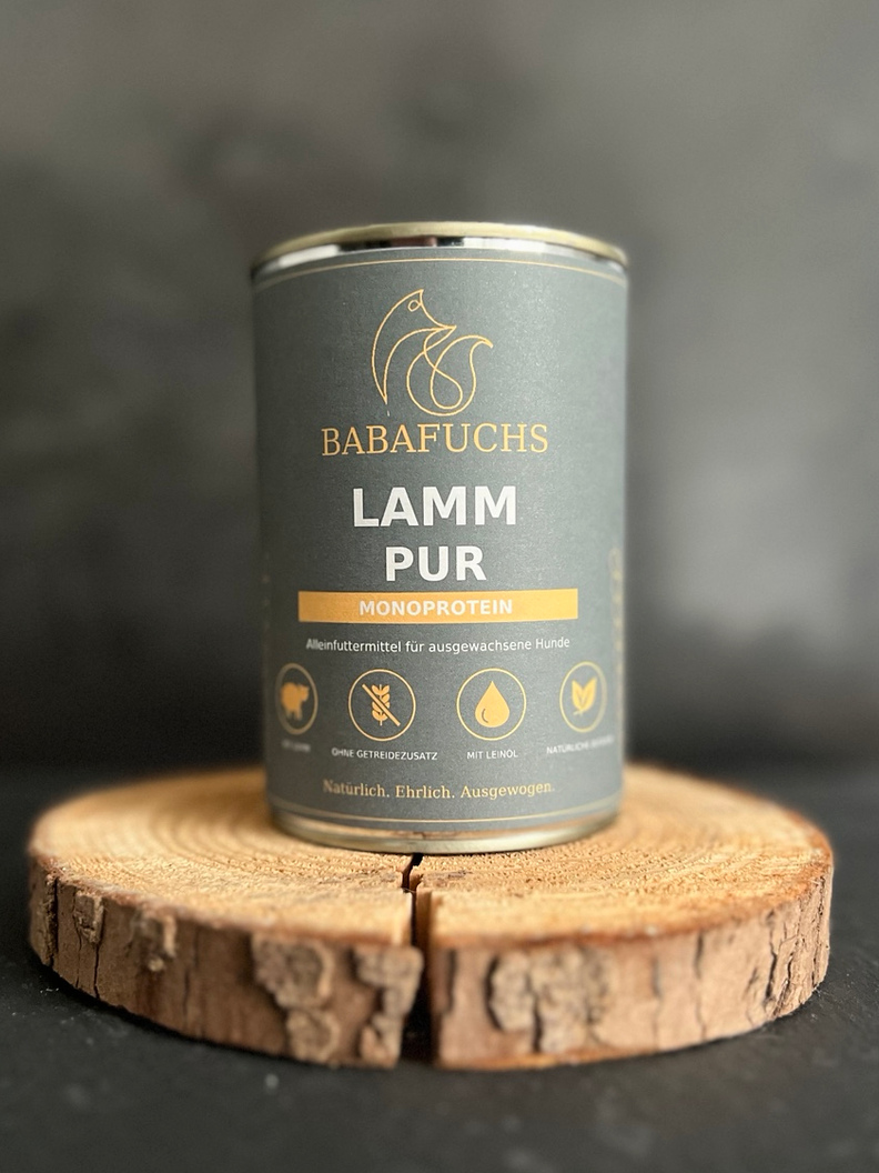 BabaFuchs Lamm Pur, Dose auf Holzuntergrund
